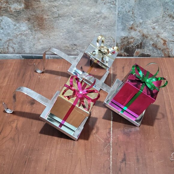 Metal Ribbon Gift Box Stocking Hanging Holder Set of 3 - Picture 12 of 12